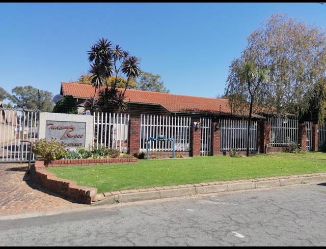 4 BEDROOM SIMPLEX FOR SALE IN SELCOURT